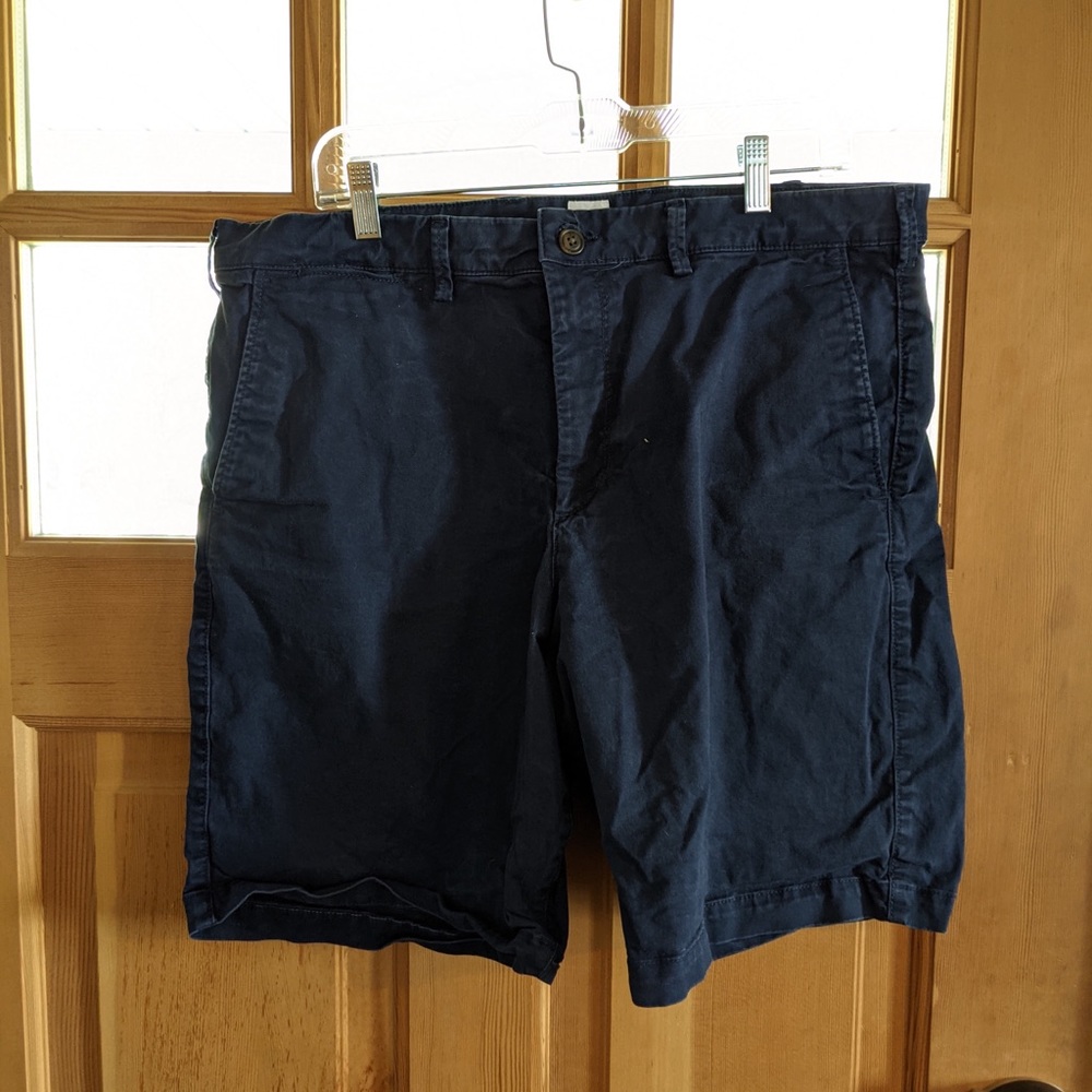 Gap Essential Khaki, size 36, 10” short